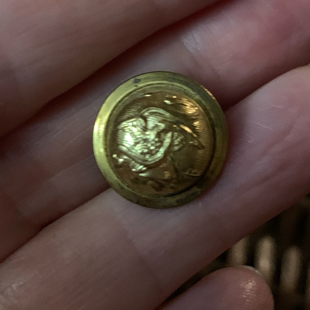 1870’s military buttons with uniform remnants on them - Picture 4 of 5